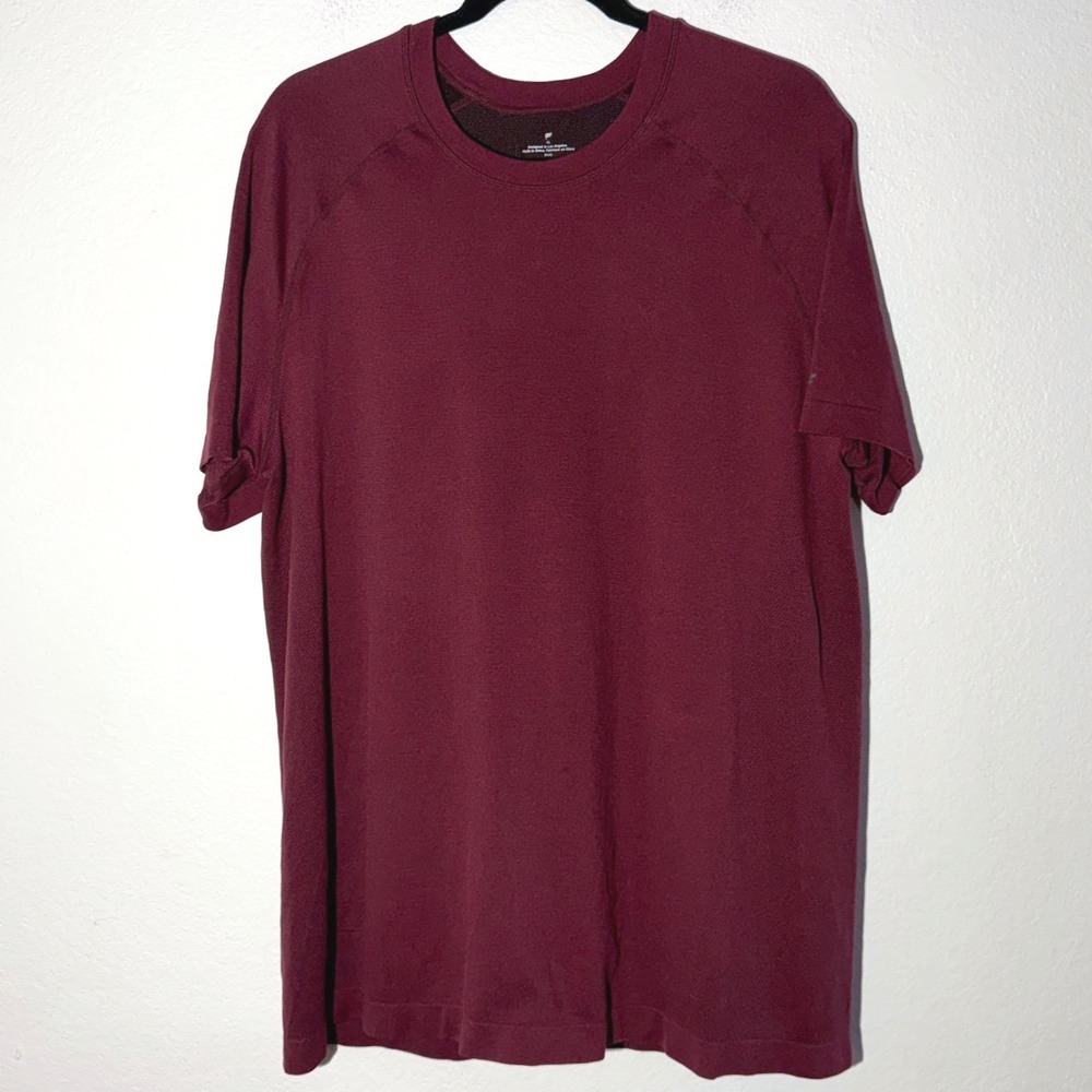 Fabletics Men XL Burgundy Short Sleeve Perforated Mesh Activewear T-Shirt